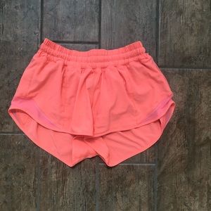 Lululemon neon peach/orange Hotty Hot short 2.5”